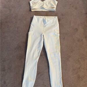 NWT Fabletics Cream Egret Leggings
